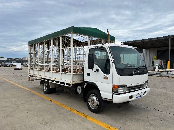 2003 Isuzu NPR300